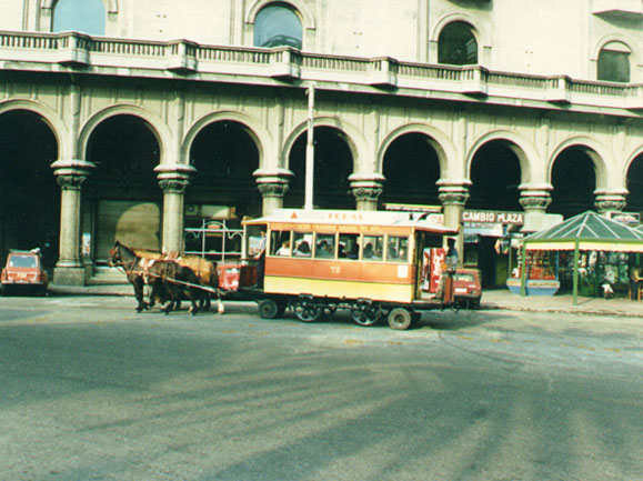 El tranvía a caballos 72 (adaptado para circular sin rieles), preservado por los Amigos del Riel - Foto:  M. Benoit