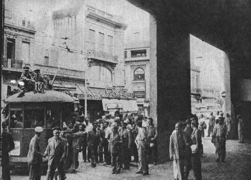 El ltimo tranva urbano, coche 380 por la lnea 10, entrando a la Estacin Goes a las 14:08 del 17 de noviembre de 1956 - Foto Mundo Uruguayo